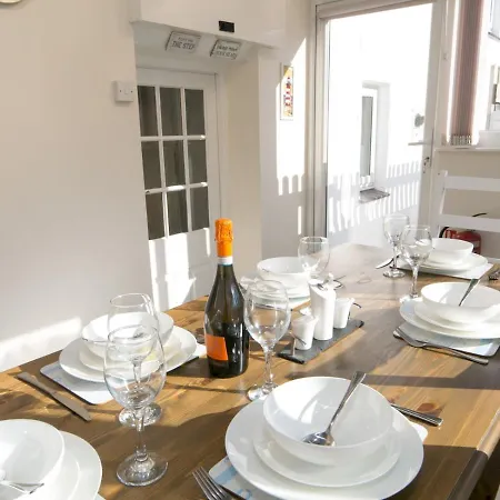 Pass The Keys Spacious Cottage In Central Benllech With Parking Exterior photo