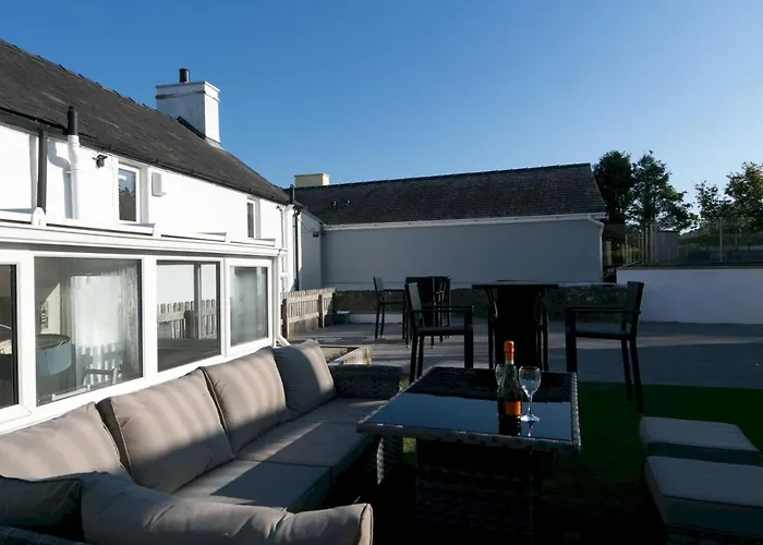 Pass The Keys Spacious Cottage In Central Benllech With Parking
