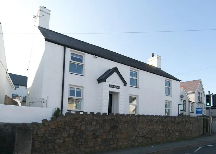 Pass The Keys Spacious Cottage In Central Benllech With Parking